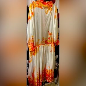 Long sleeve, V-neck top with Colin, silk fabric,it’s red, yellow and white in it